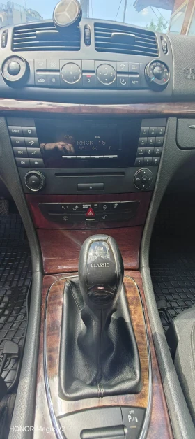 Mercedes-Benz E 200, снимка 10