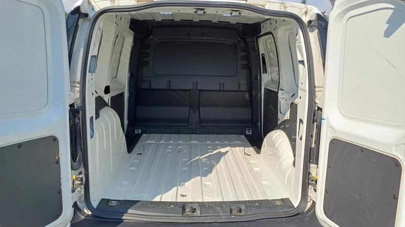 VW Caddy 2.0TDI EURO 6D Лизинг КАТО НОВА, снимка 17 - Автомобили и джипове - 50941973