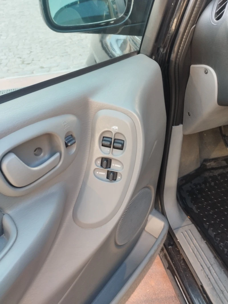 Chrysler Voyager, снимка 6 - Автомобили и джипове - 51595157