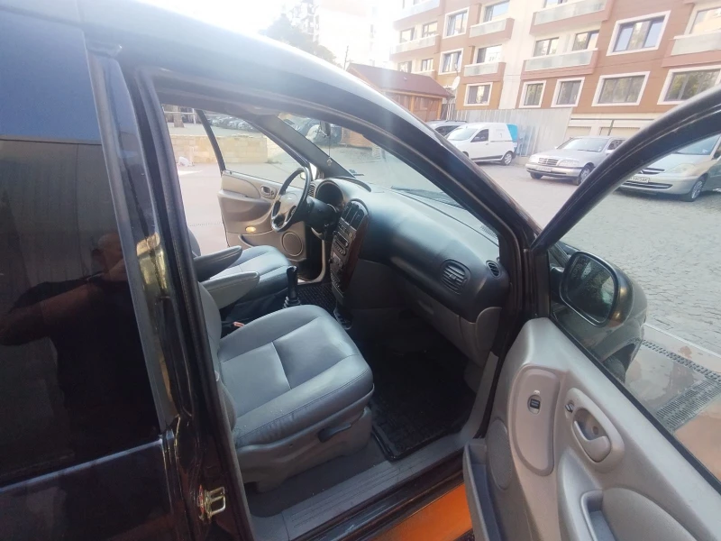Chrysler Voyager, снимка 7 - Автомобили и джипове - 51595157