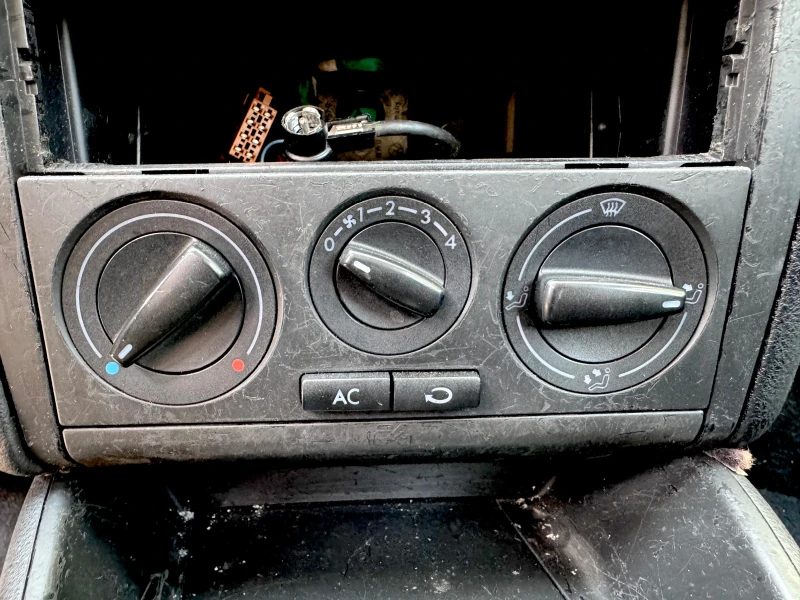 VW Golf Vw Golf 2.0 A/C, снимка 10 - Автомобили и джипове - 52296015