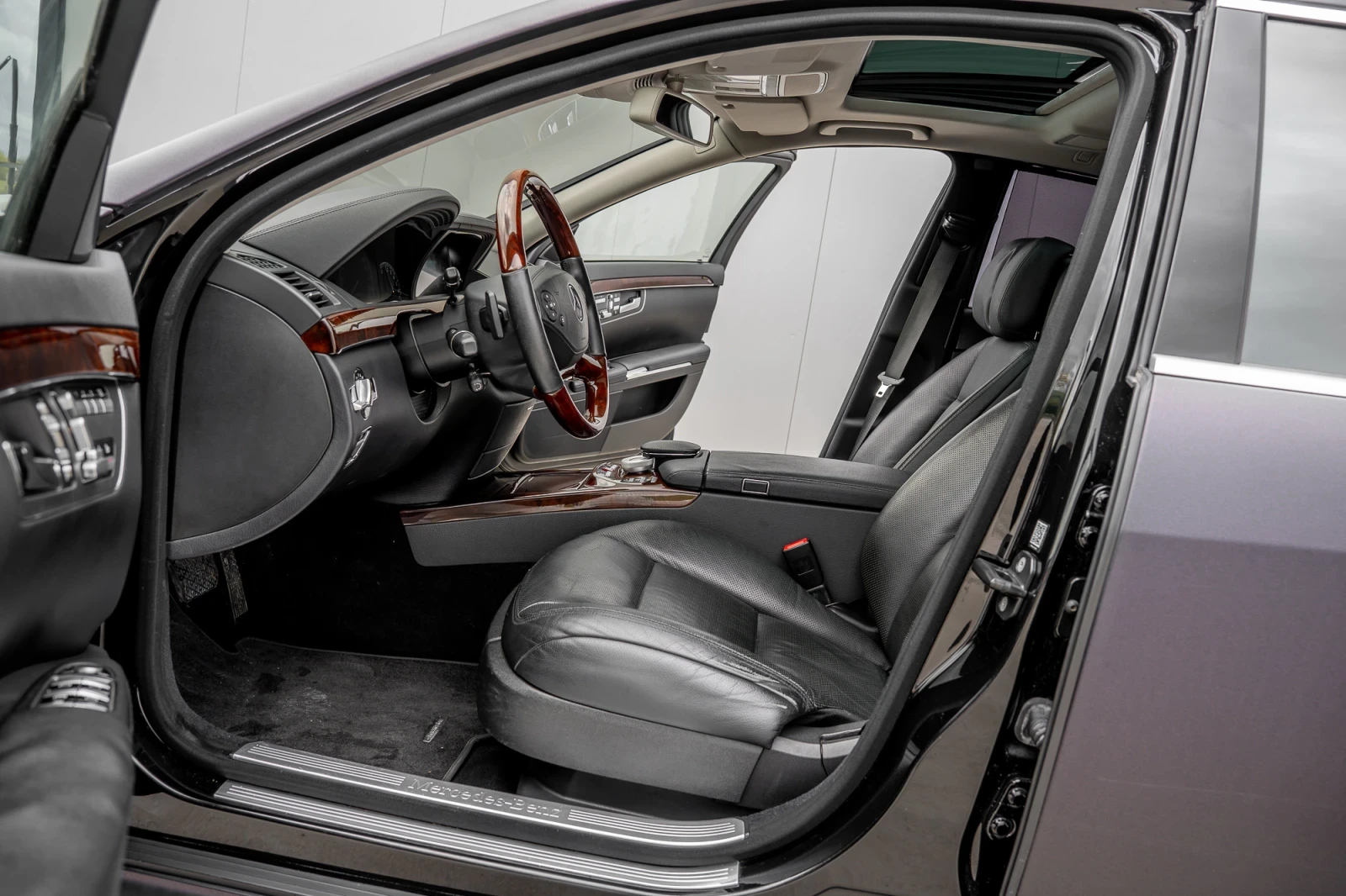 Mercedes-Benz S 500 S500 LONG// 6.3 PACK// AMG// 3xTV// PANO// HARMAN/ - изображение 10