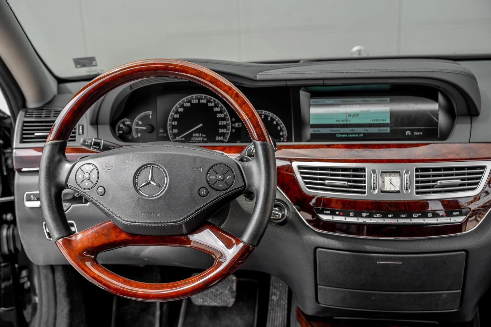 Mercedes-Benz S 500 S500 LONG// 6.3 PACK// AMG// 3xTV// PANO// HARMAN/ - изображение 9