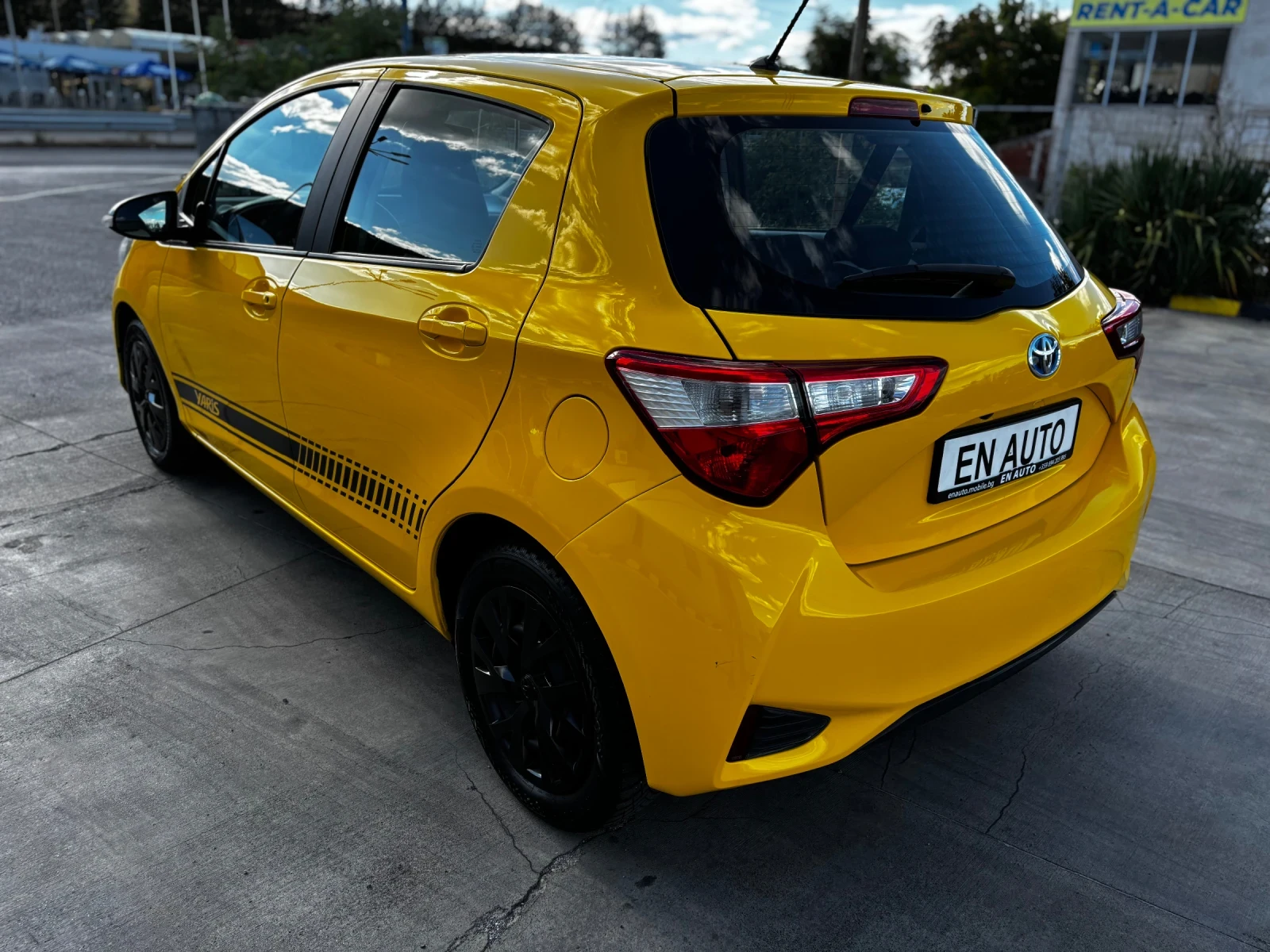 Toyota Yaris 1.5 HYBRID* 132 000 KM* NAVI* KTEO* COC*  - изображение 6