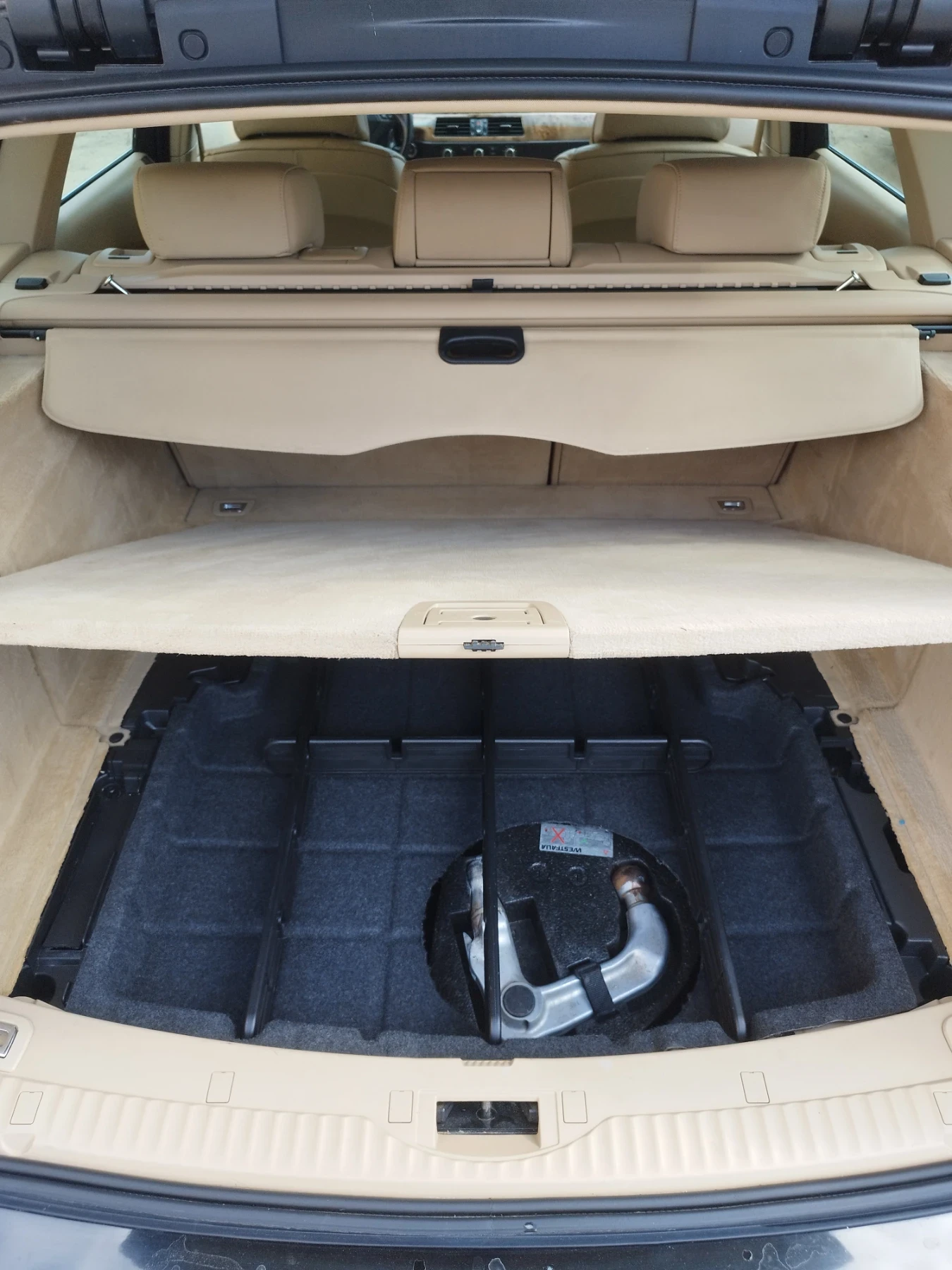 BMW 535 Пълна сервизна история, Обслужена, 3 ключа, Теглич, снимка 13 - Автомобили и джипове - 53953790