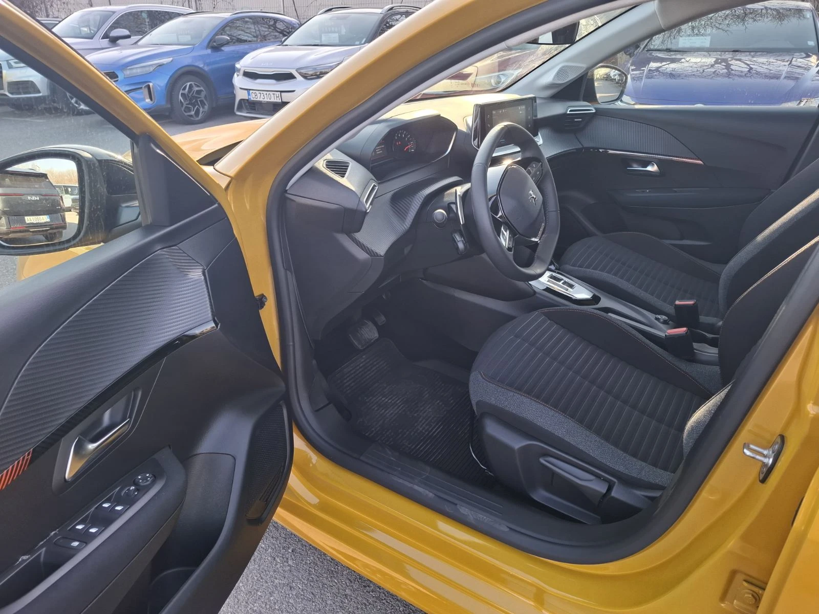 Peugeot 208 1.2 Гаранция, снимка 9 - Автомобили и джипове - 54189987