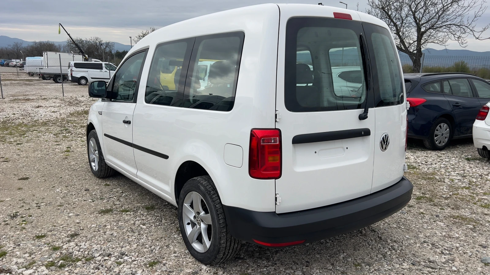 VW Caddy 2.0 Топ Състояние като нов, снимка 3 - Автомобили и джипове - 54208261