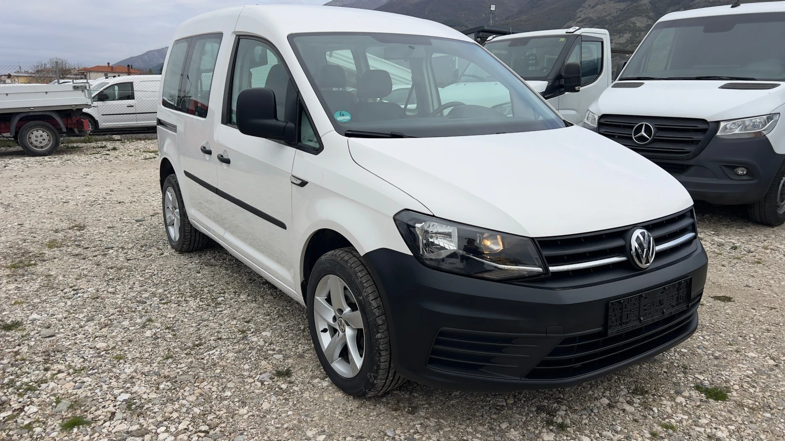 VW Caddy 2.0 Топ Състояние като нов, снимка 2 - Автомобили и джипове - 54208261