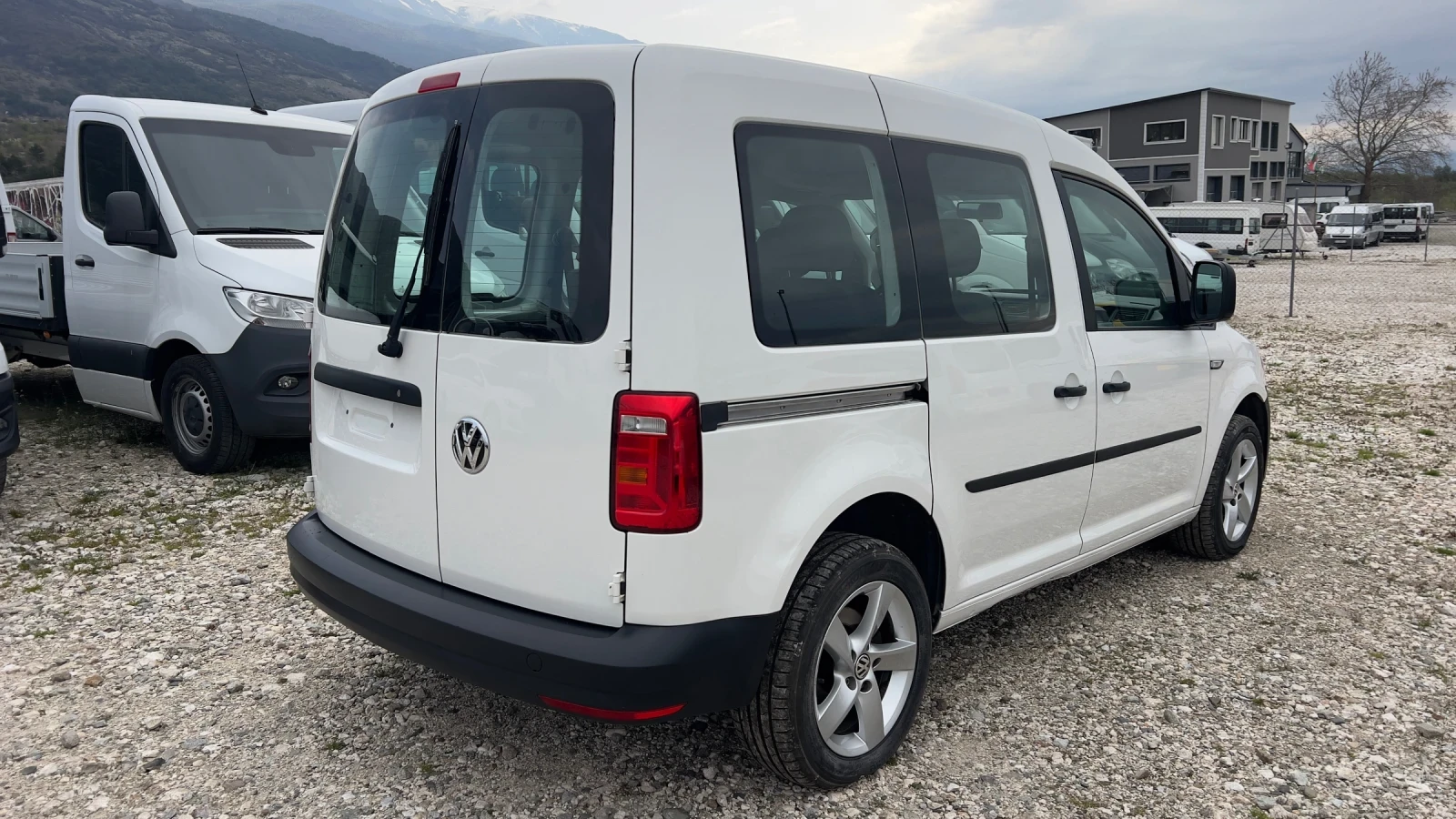 VW Caddy 2.0 Топ Състояние като нов, снимка 4 - Автомобили и джипове - 54208261