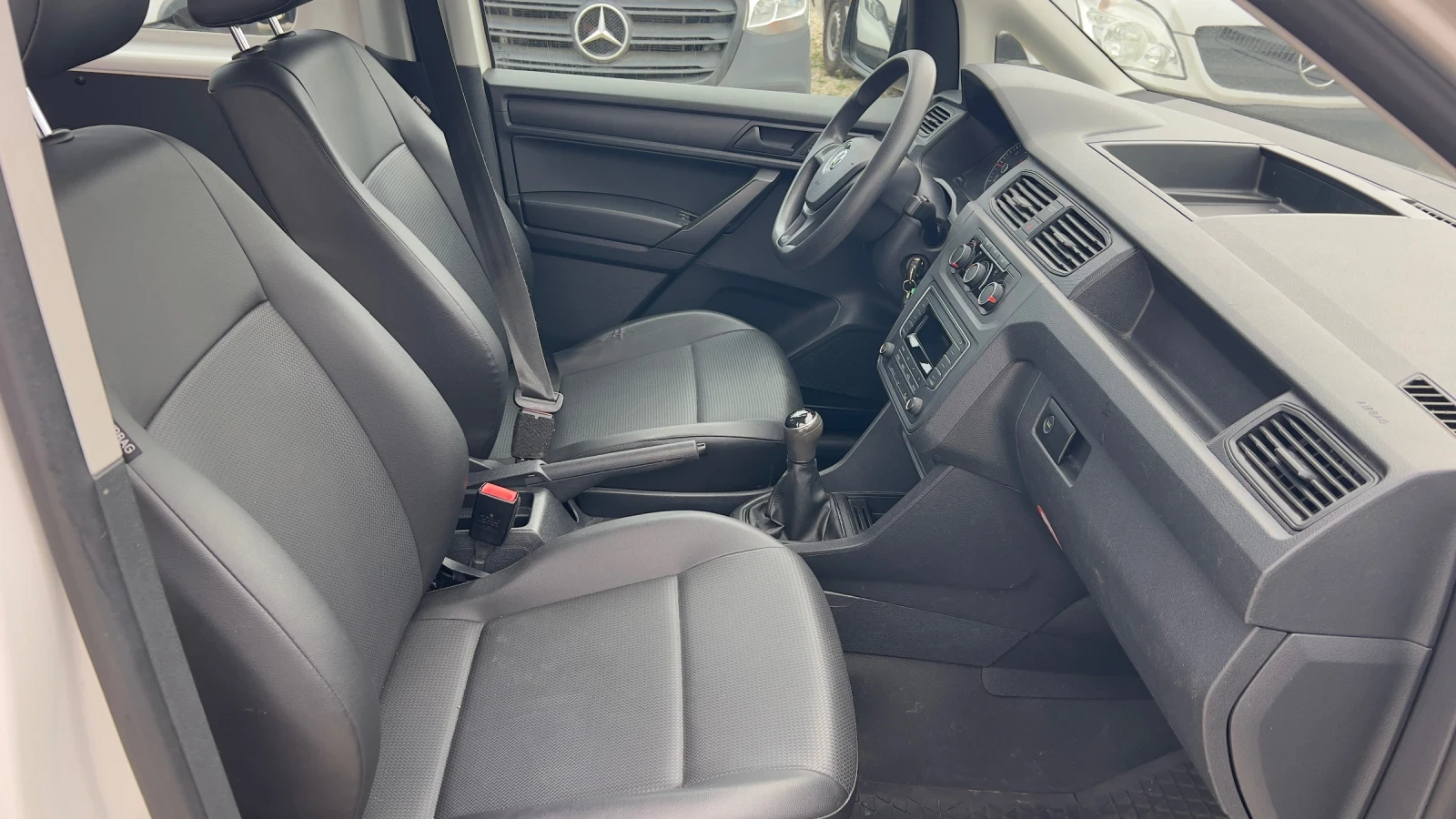 VW Caddy 2.0 Топ Състояние като нов, снимка 6 - Автомобили и джипове - 54208261