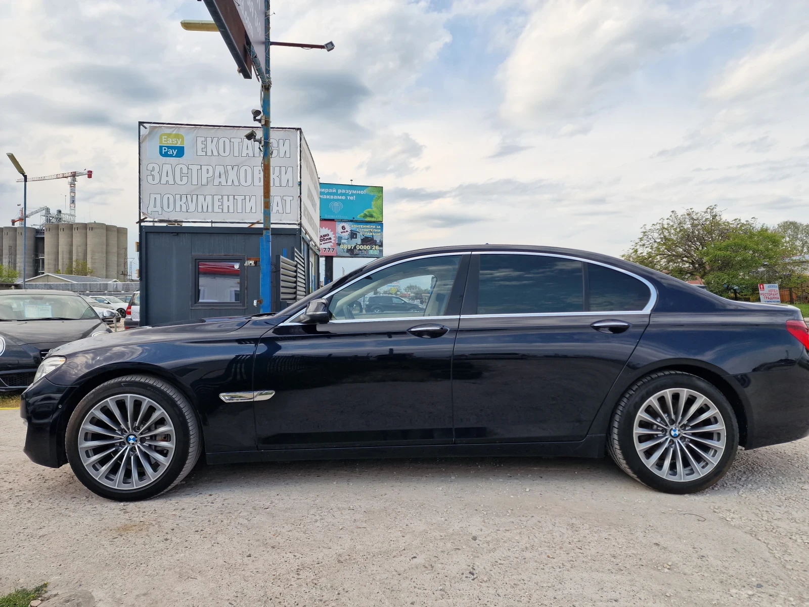 BMW 730 xDrive* VACCUM* HEAD UP* DIGITAL* DISTRONIK* , снимка 7 - Автомобили и джипове - 54366896