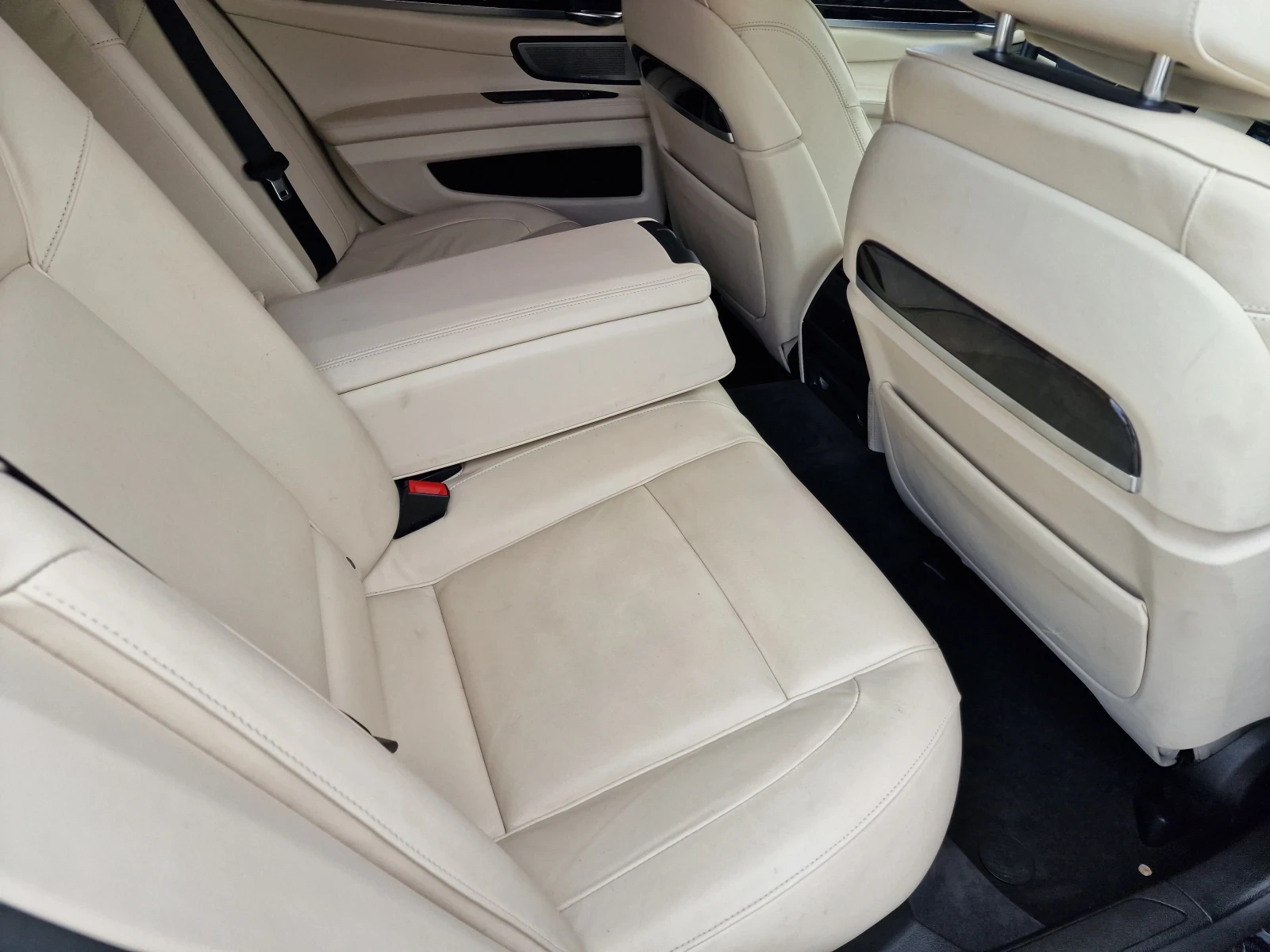 BMW 730 xDrive* VACCUM* HEAD UP* DIGITAL* DISTRONIK* , снимка 12 - Автомобили и джипове - 54366896