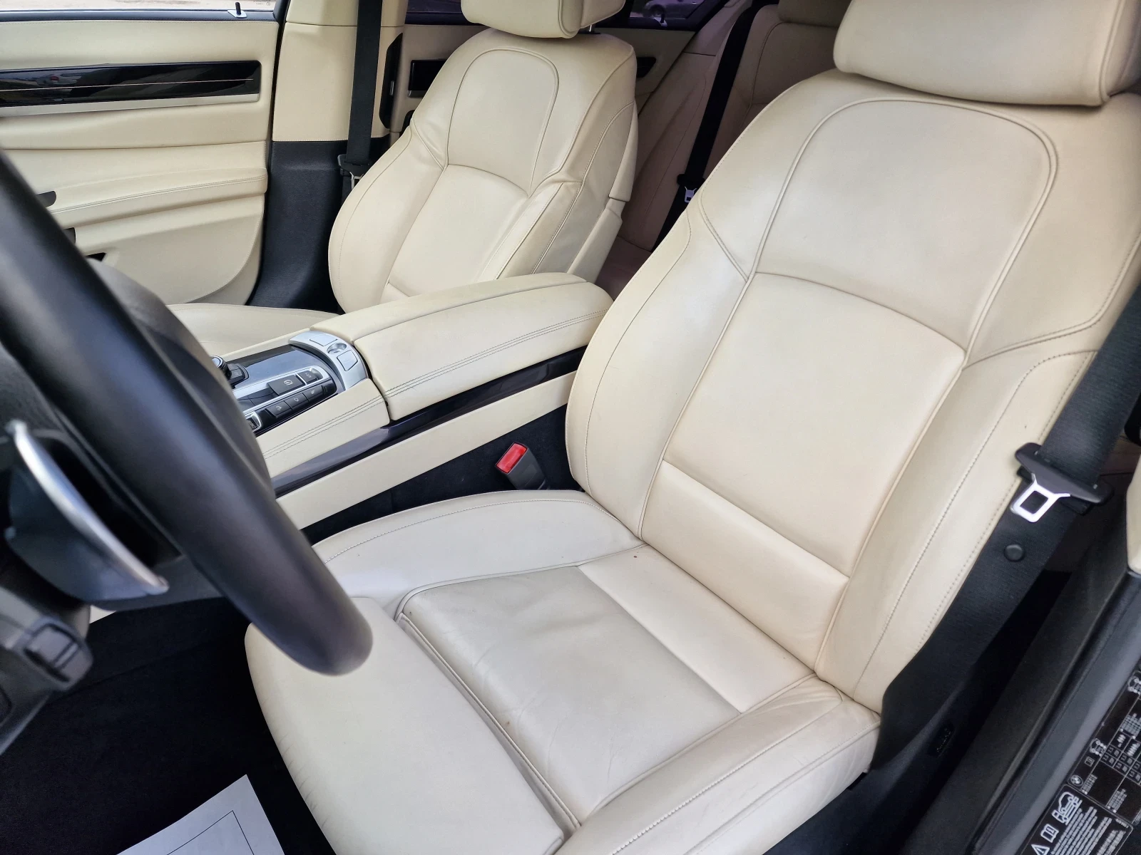 BMW 730 xDrive* VACCUM* HEAD UP* DIGITAL* DISTRONIK* , снимка 9 - Автомобили и джипове - 54366896