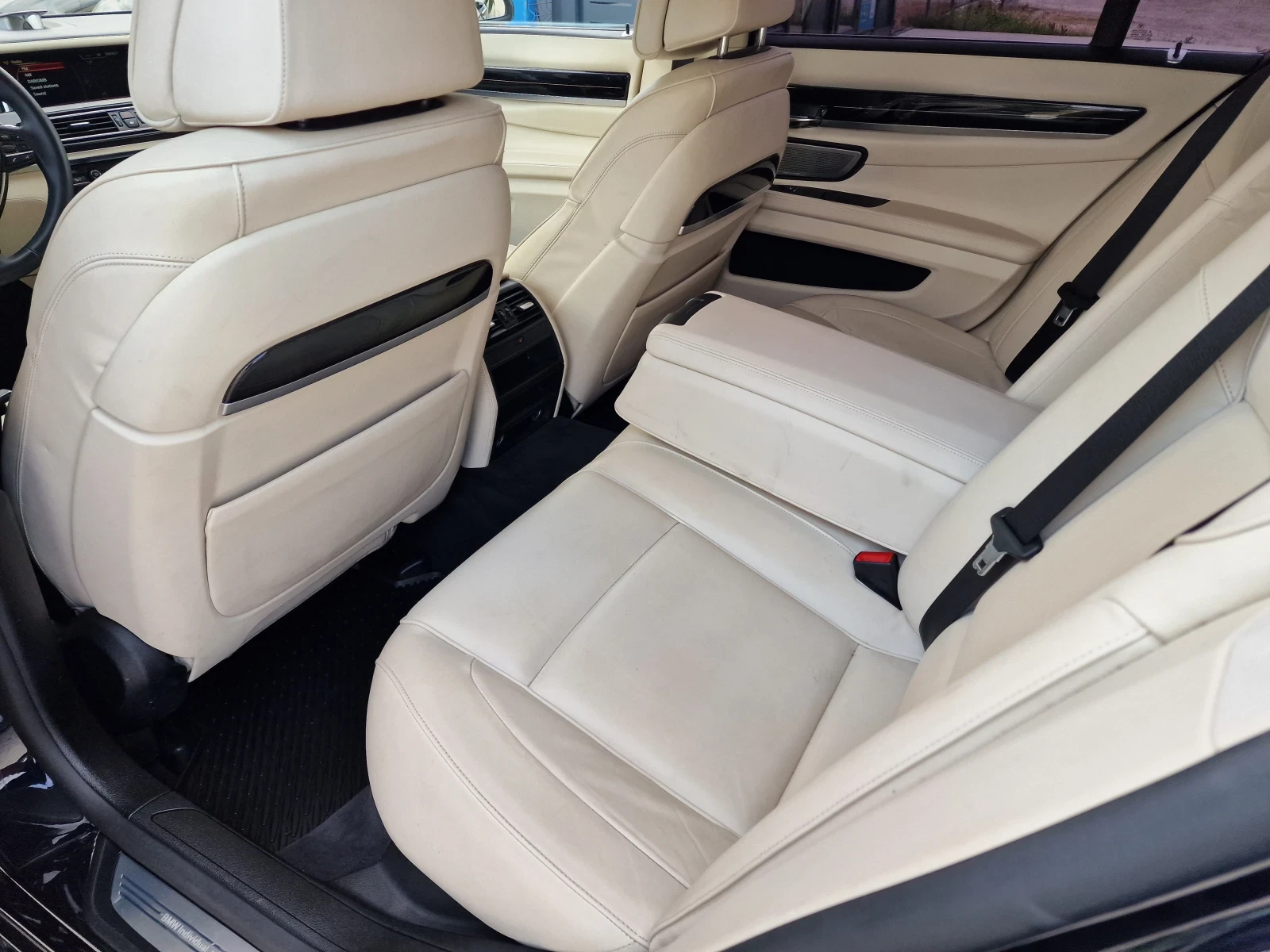 BMW 730 xDrive* VACCUM* HEAD UP* DIGITAL* DISTRONIK* , снимка 10 - Автомобили и джипове - 54366896