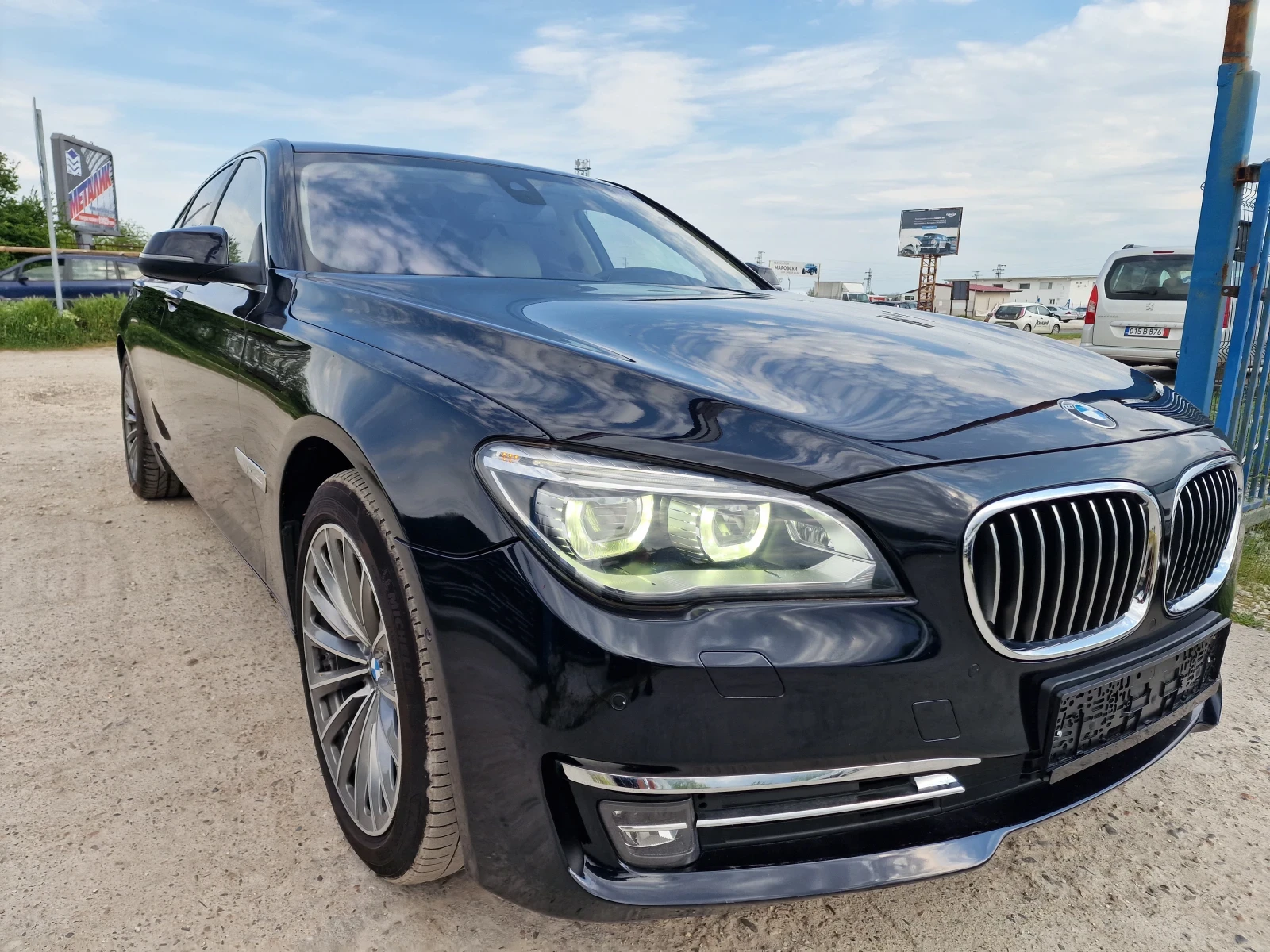 BMW 730 xDrive* VACCUM* HEAD UP* DIGITAL* DISTRONIK* , снимка 3 - Автомобили и джипове - 54366896