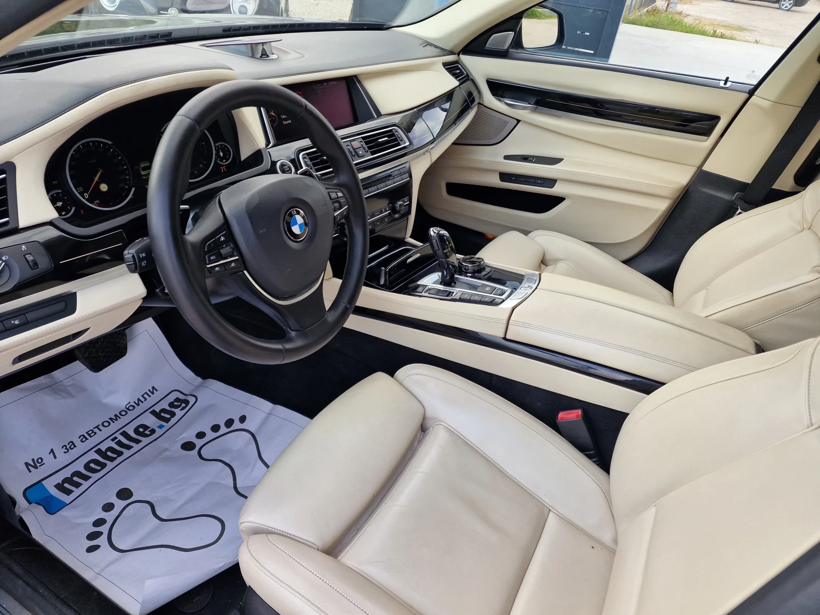 BMW 730 xDrive* VACCUM* HEAD UP* DIGITAL* DISTRONIK* , снимка 8 - Автомобили и джипове - 54366896