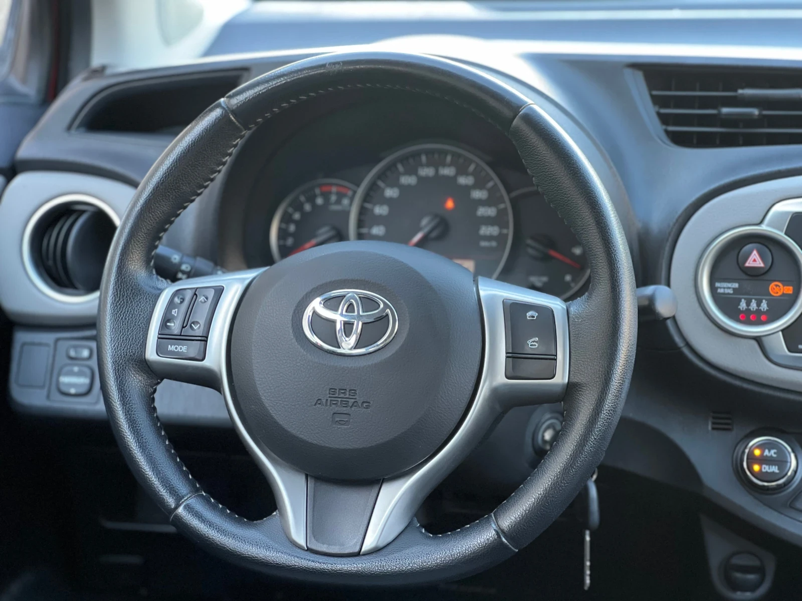 Toyota Yaris БЕНЗИН КАМЕРА , снимка 13 - Автомобили и джипове - 54723888
