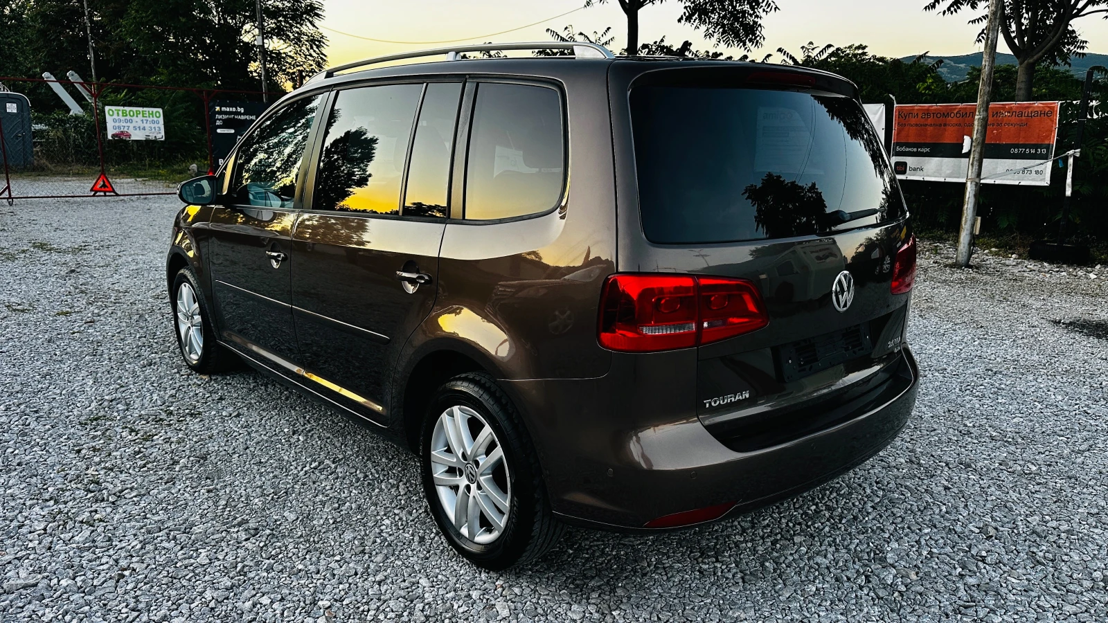 VW Touran 2.0tdi-DSG-Италия 7 места, снимка 5 - Автомобили и джипове - 54799731