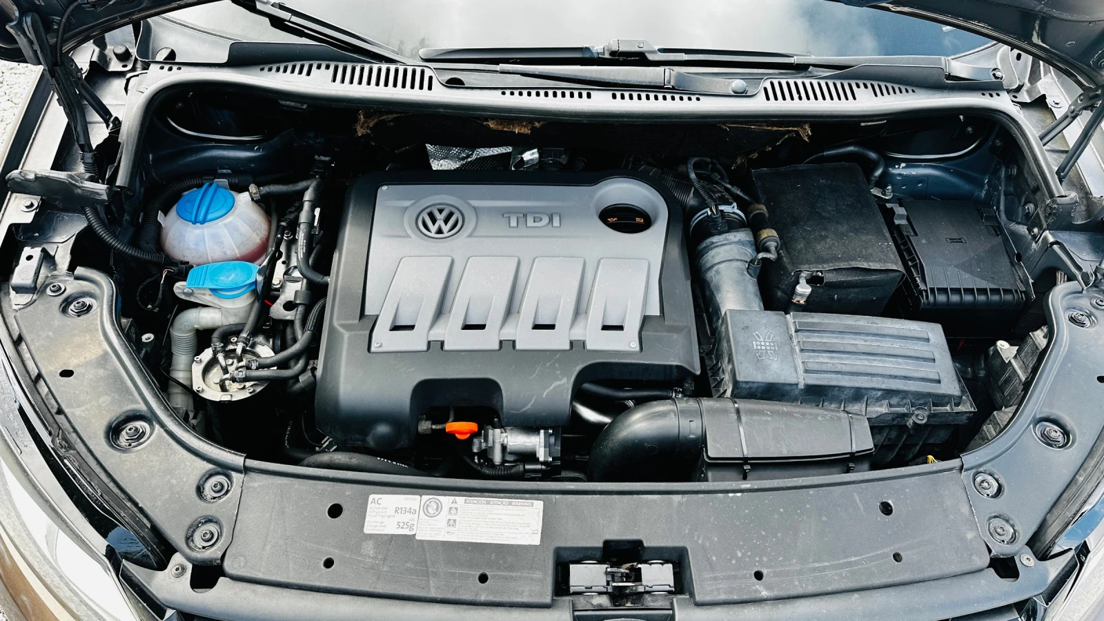VW Touran 2.0tdi-DSG-Италия 7 места, снимка 14 - Автомобили и джипове - 54799731