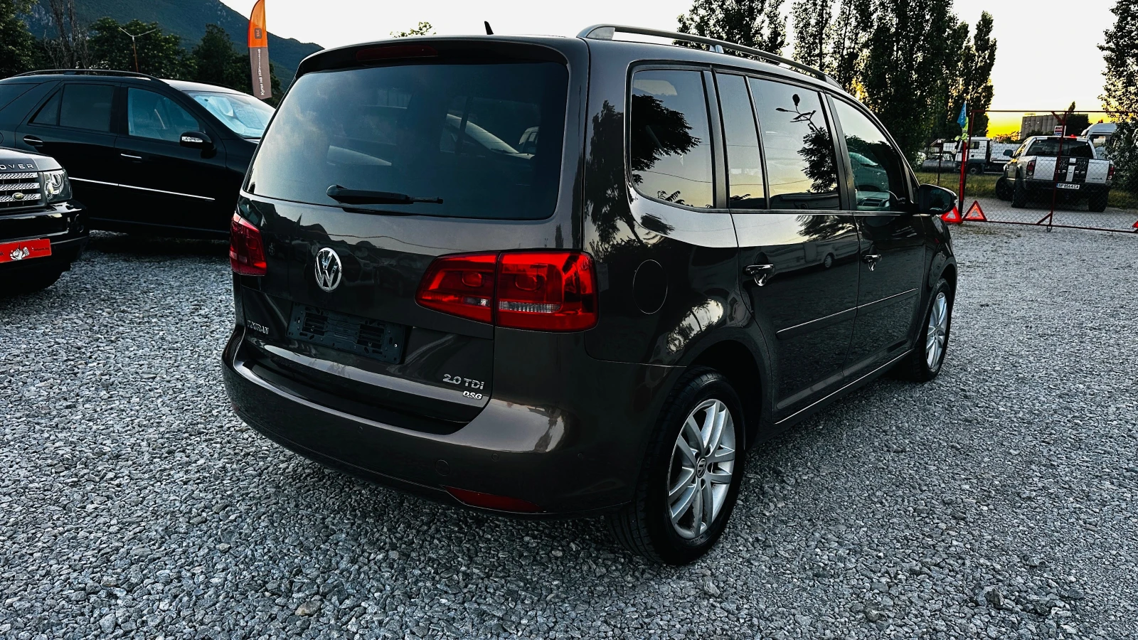 VW Touran 2.0tdi-DSG-Италия 7 места, снимка 4 - Автомобили и джипове - 54799731