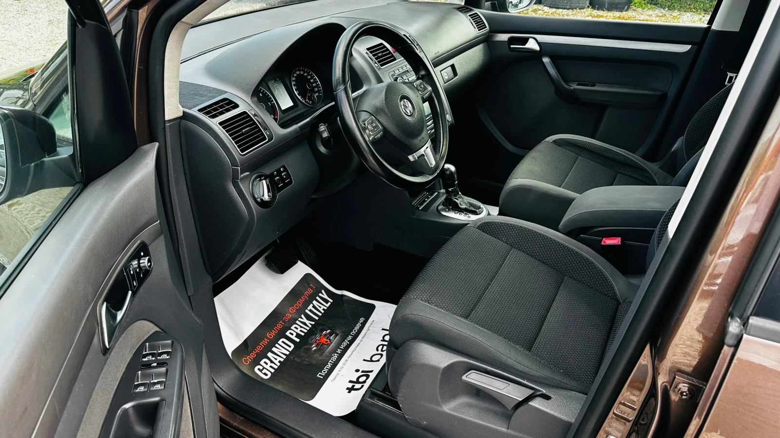 VW Touran 2.0tdi-DSG-Италия 7 места, снимка 7 - Автомобили и джипове - 54799731