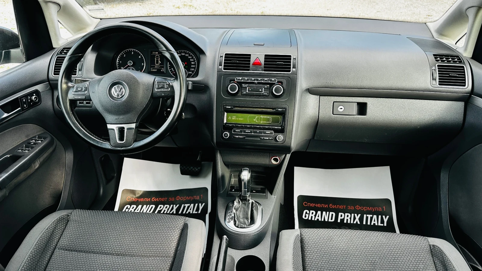 VW Touran 2.0tdi-DSG-Италия 7 места, снимка 11 - Автомобили и джипове - 54799731