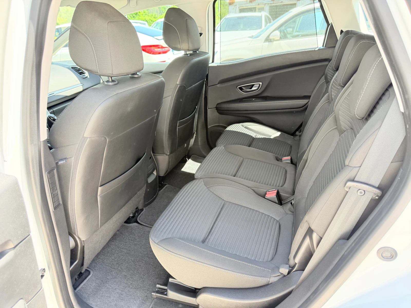 Renault Scenic 1.7dci 120k.c* Navi* LIMITED* Kamera* FULL* , снимка 8 - Автомобили и джипове - 54839992