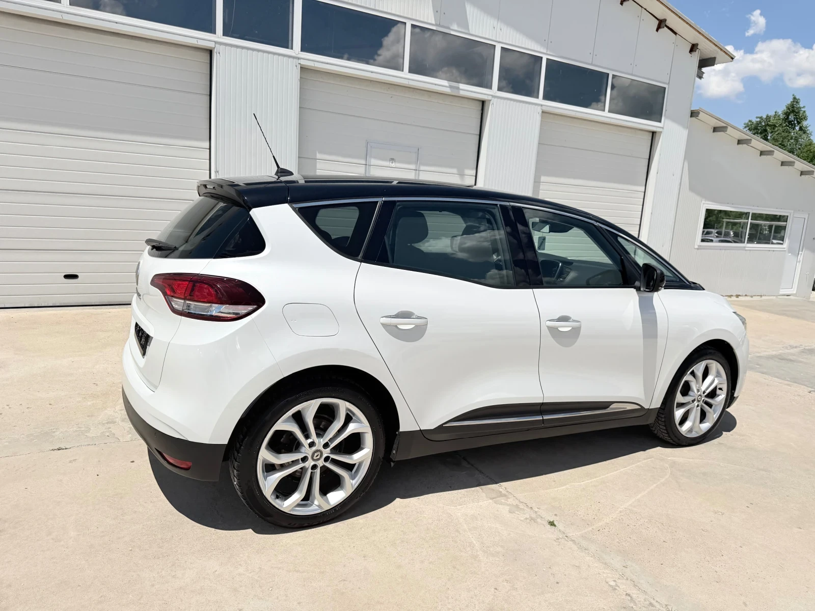 Renault Scenic 1.7dci 120k.c* Navi* LIMITED* Kamera* FULL* , снимка 14 - Автомобили и джипове - 54839992