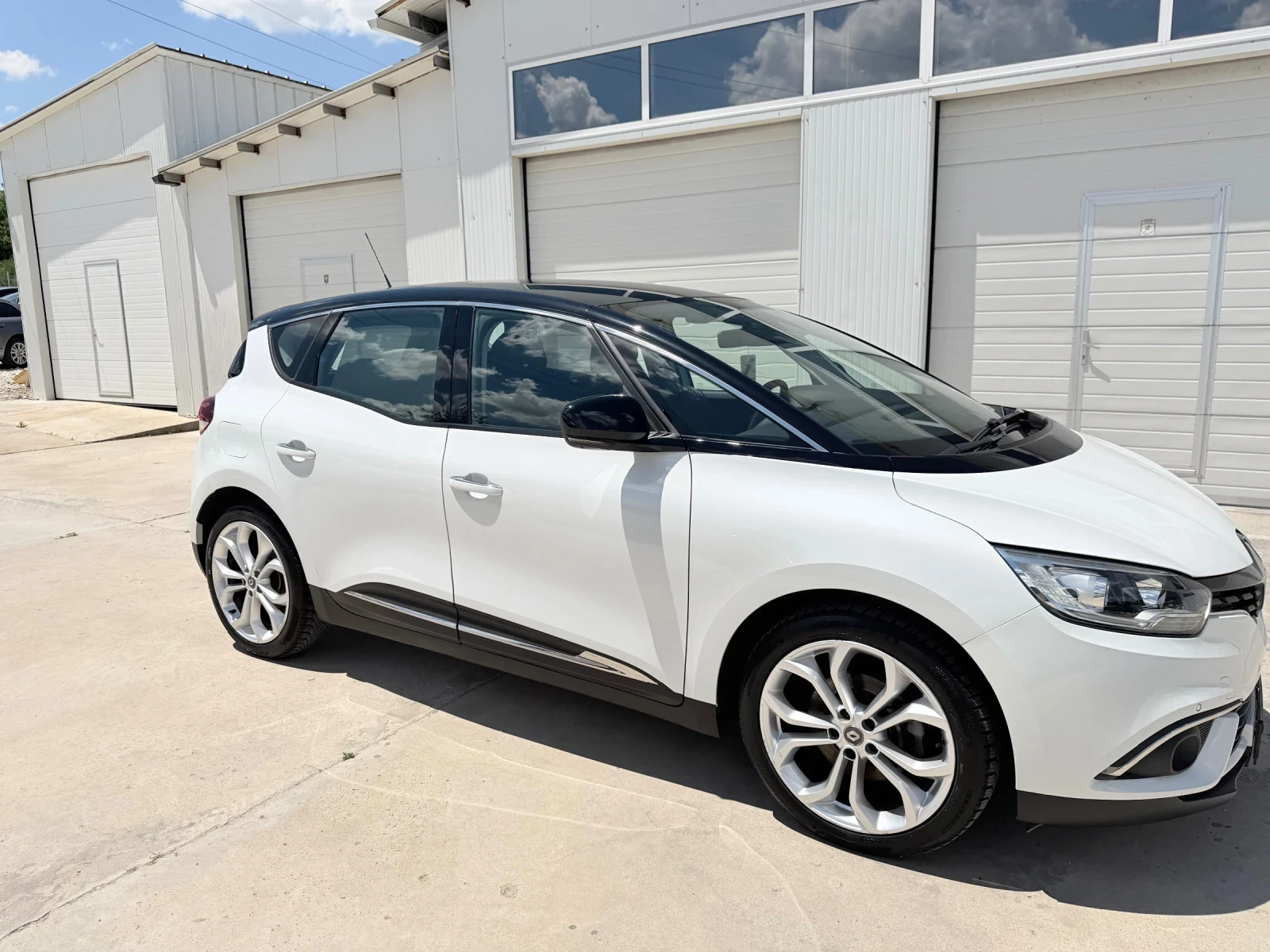 Renault Scenic 1.7dci 120k.c* Navi* LIMITED* Kamera* FULL* , снимка 13 - Автомобили и джипове - 54839992