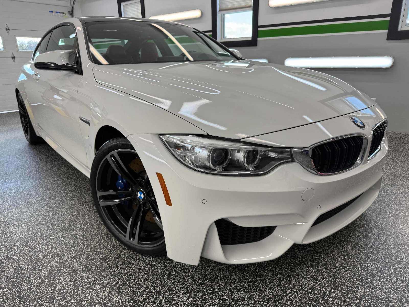 BMW M4  3.0L