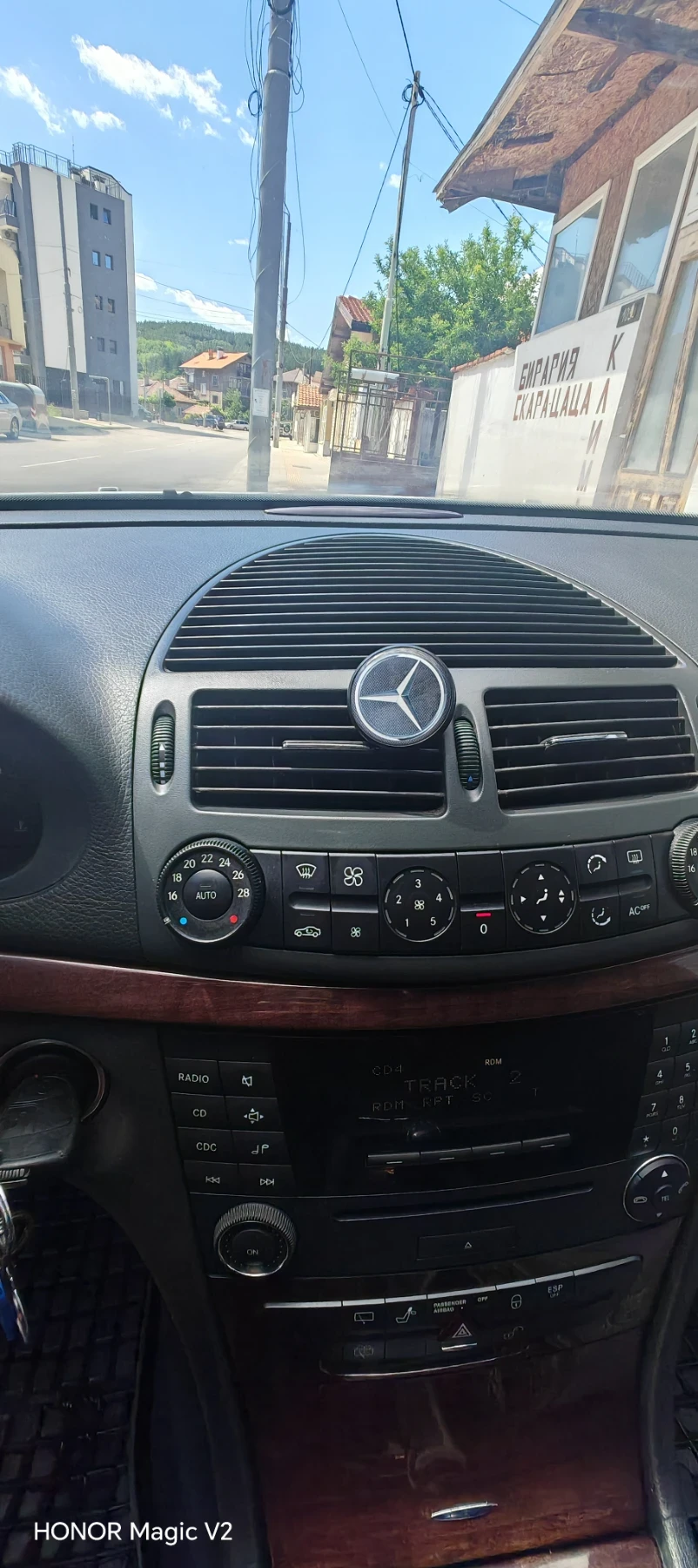 Mercedes-Benz E 200, снимка 11 - Автомобили и джипове - 54904879
