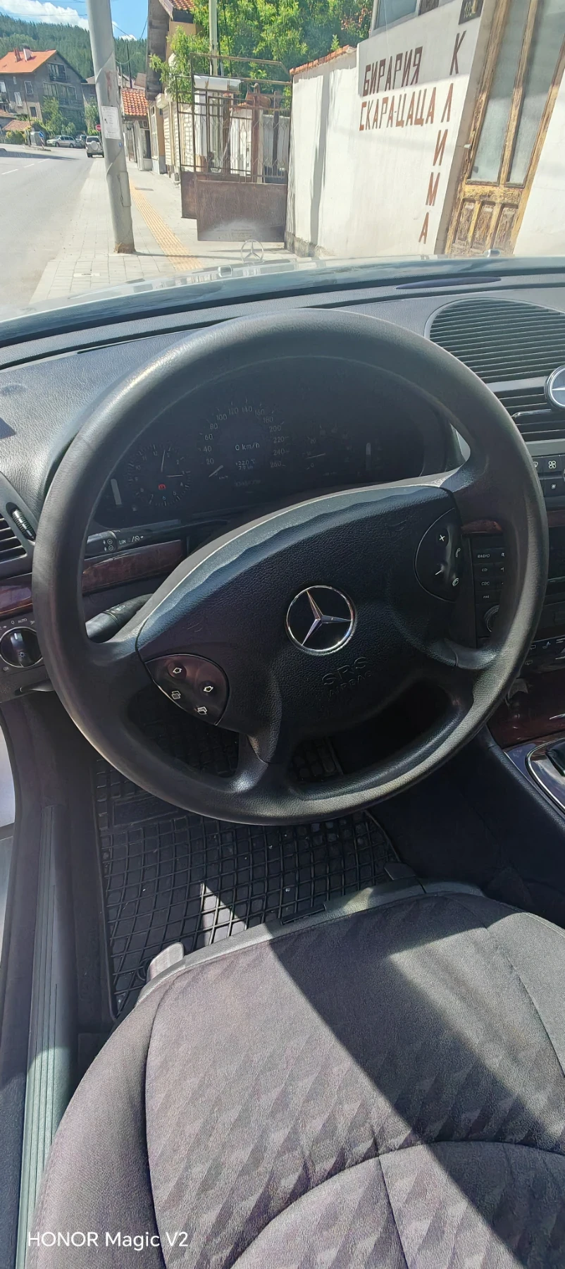 Mercedes-Benz E 200, снимка 15 - Автомобили и джипове - 54904879