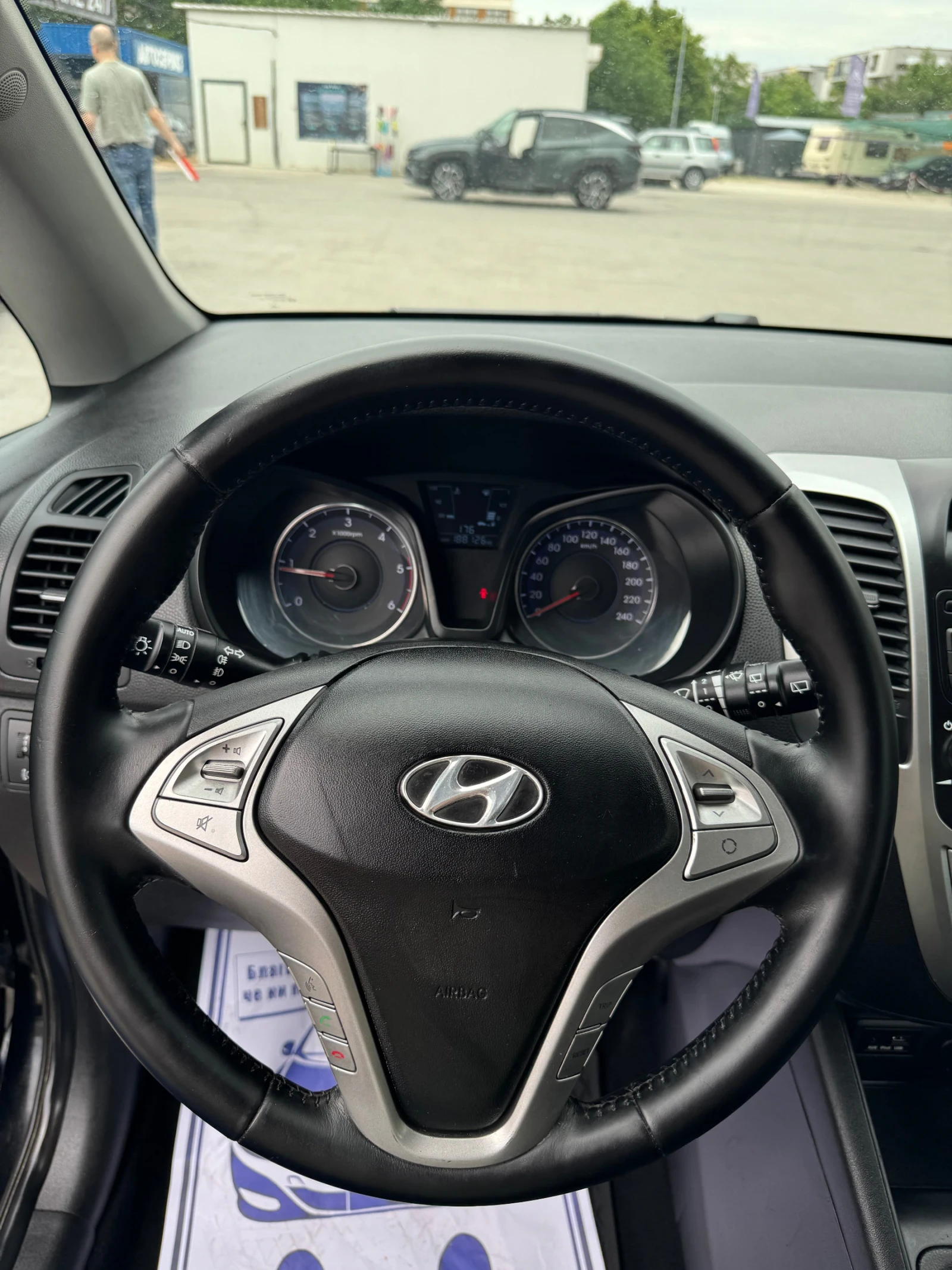 Hyundai Ix20 TOP* 1.4* , снимка 13 - Автомобили и джипове - 55025239