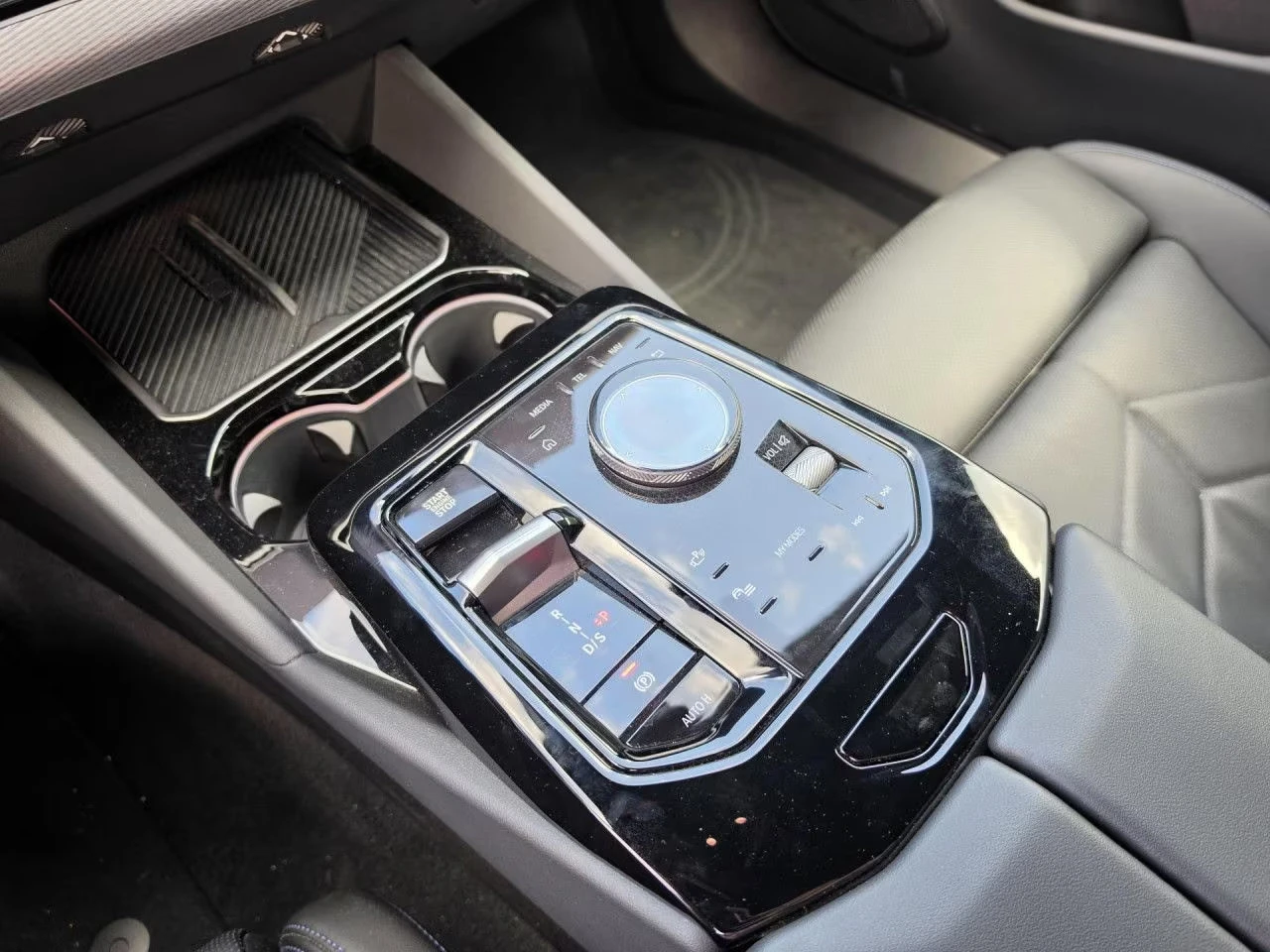 BMW 550 e/510HP/PANO/360/MEMO/750z, снимка 13 - Автомобили и джипове - 55661961