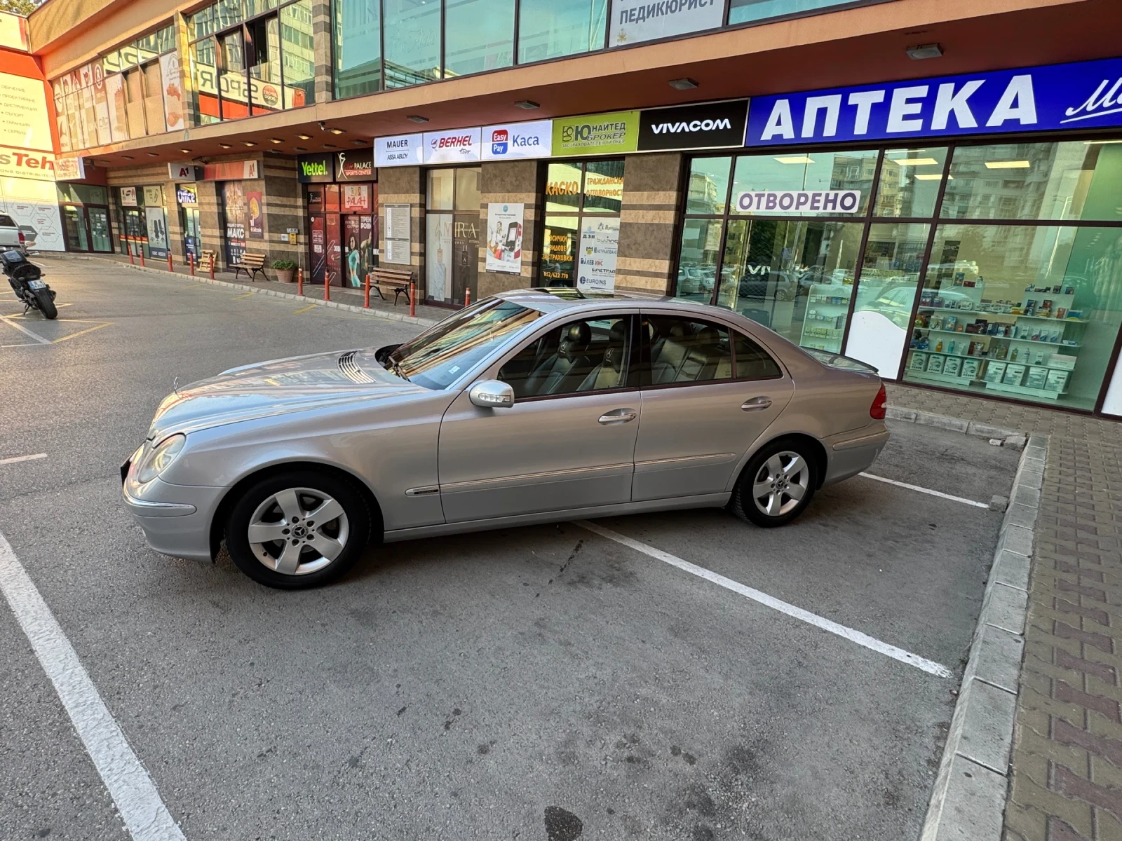 Mercedes-Benz E 270 2.7CDI, снимка 3 - Автомобили и джипове - 56590424