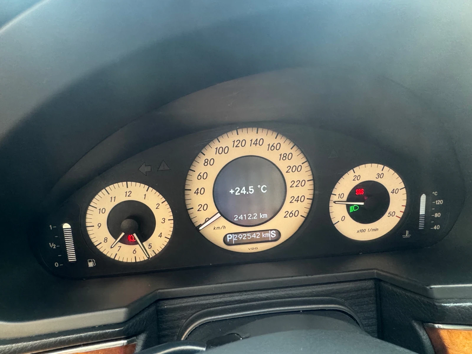 Mercedes-Benz E 270 2.7CDI, снимка 8 - Автомобили и джипове - 56590424