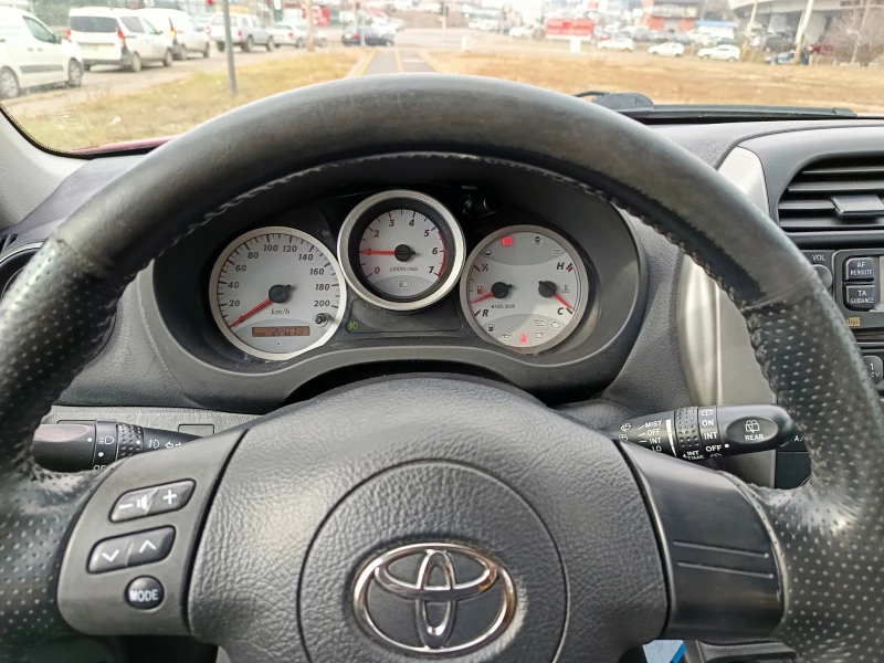 Toyota Rav4 2.0D, снимка 14 - Автомобили и джипове - 48891988