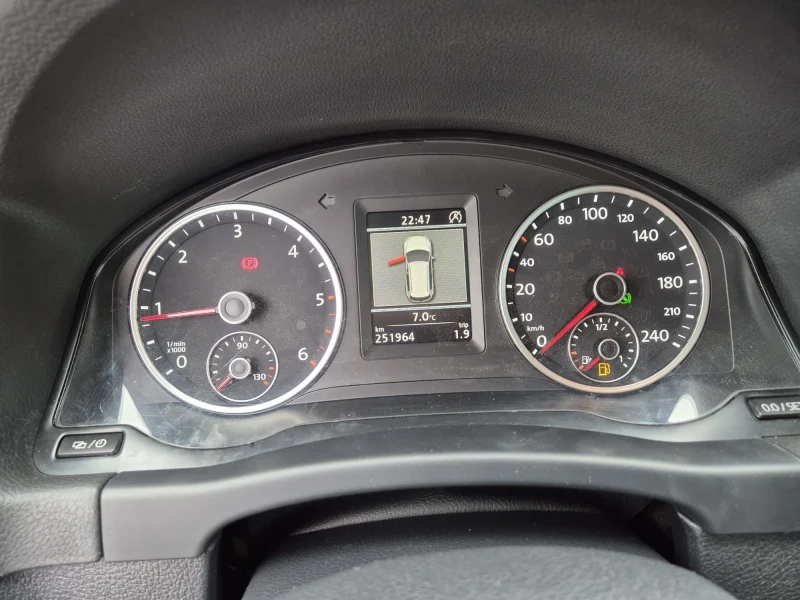VW Tiguan 2.0TDI 177hp. 4motion R-LINE, снимка 6 - Автомобили и джипове - 53066129
