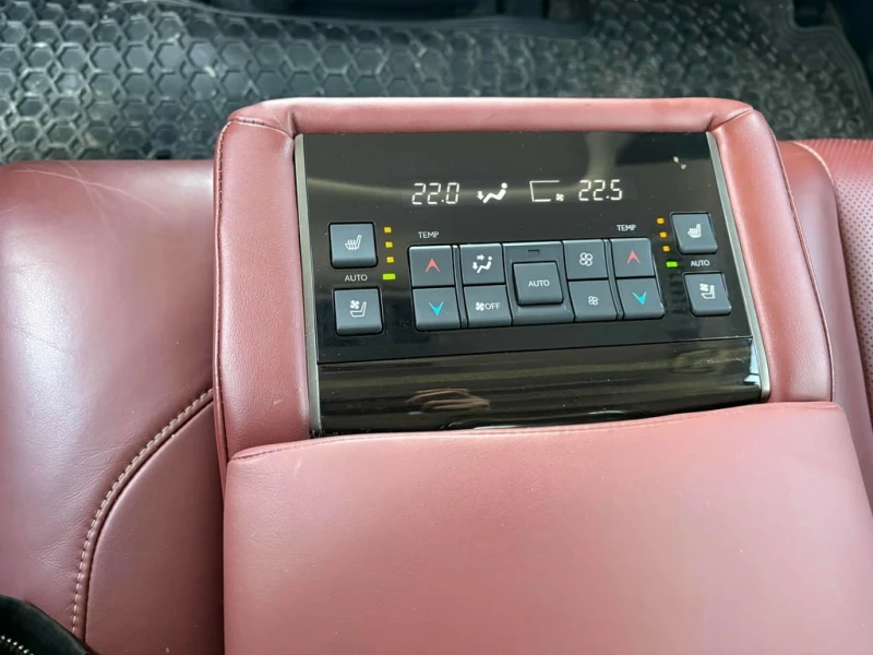 Lexus LX * 570 * CARFAX * БЕЗ ПЪРВОНАЧАЛНА ВНОСКА, снимка 12 - Автомобили и джипове - 53157561