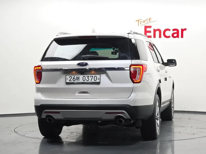 Ford Explorer 2.3 AWD, снимка 4 - Автомобили и джипове - 54351906