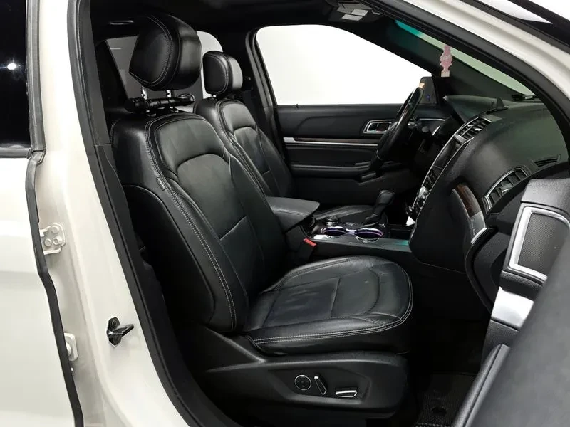 Ford Explorer 2.3 AWD, снимка 11 - Автомобили и джипове - 54351906