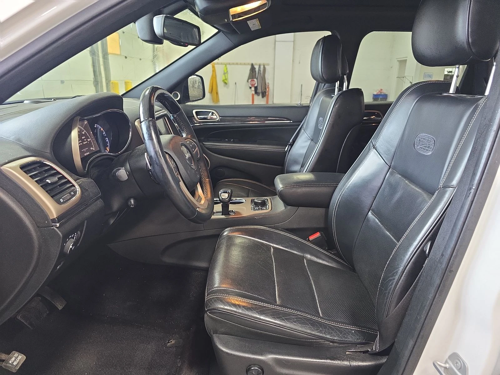 Jeep Grand cherokee OVERLAND 5.7 HEMI* Обдух* Harman/Kardon* Въздух*  - изображение 8