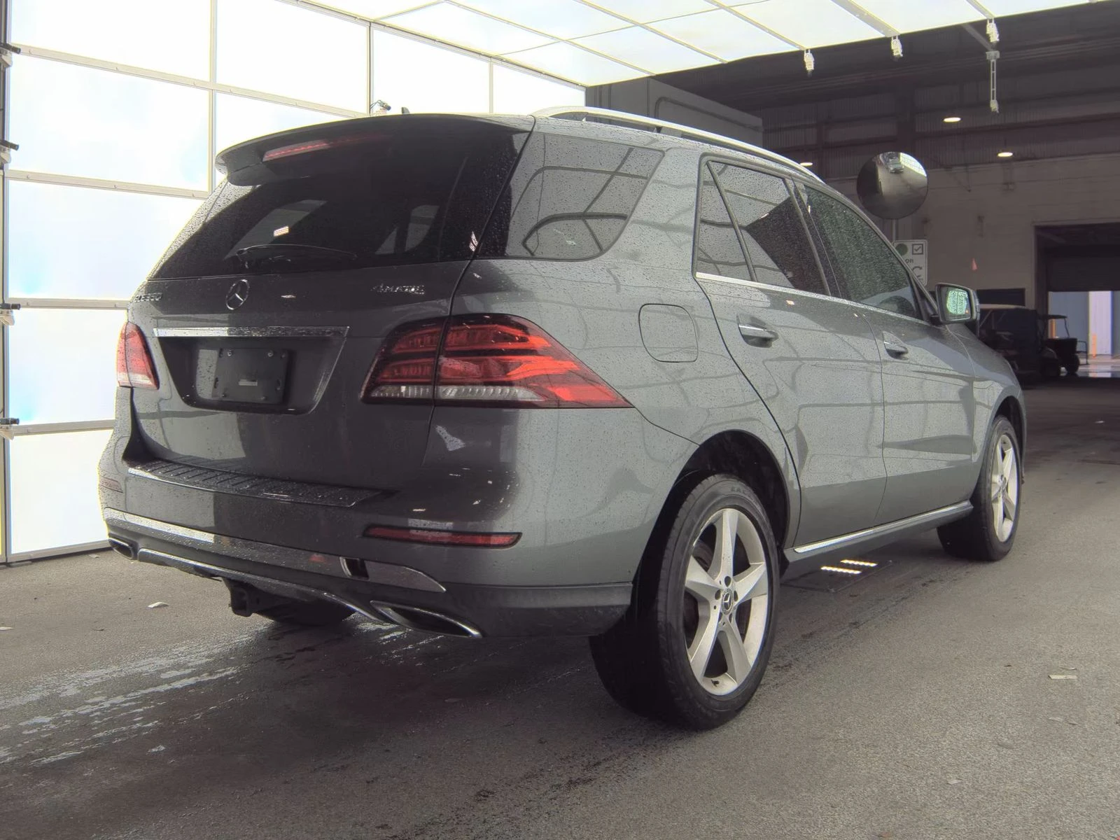 Mercedes-Benz GLE 350 4MATIC Обдух* Harman/Kardon* М.Точка* CarPlay*  - изображение 4