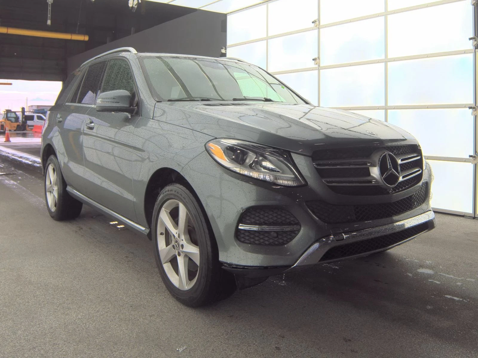 Mercedes-Benz GLE 350 4MATIC Обдух* Harman/Kardon* М.Точка* CarPlay*  - изображение 3