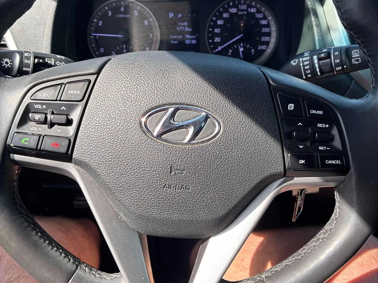 Hyundai Tucson * SE * PANO* KEYLESS* ПОДГРЕВ* , снимка 17 - Автомобили и джипове - 54177774