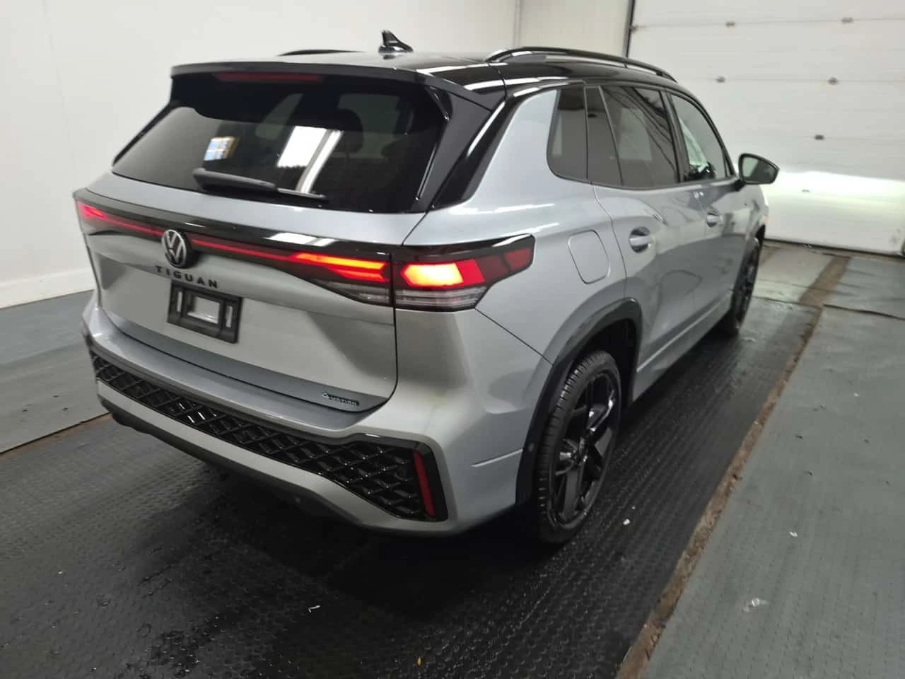 VW Tiguan * 4motion Comfortline R line Black Edition * CARFA | Mobile.bg � ����������� 4