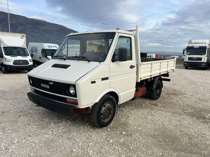 Iveco Daily 35C10 2.5 ТД - ЕД.КАБ ДВ.ГУМА - НОВ ВНОС IT - РЕГ., снимка 10 - Бусове и автобуси - 52728242
