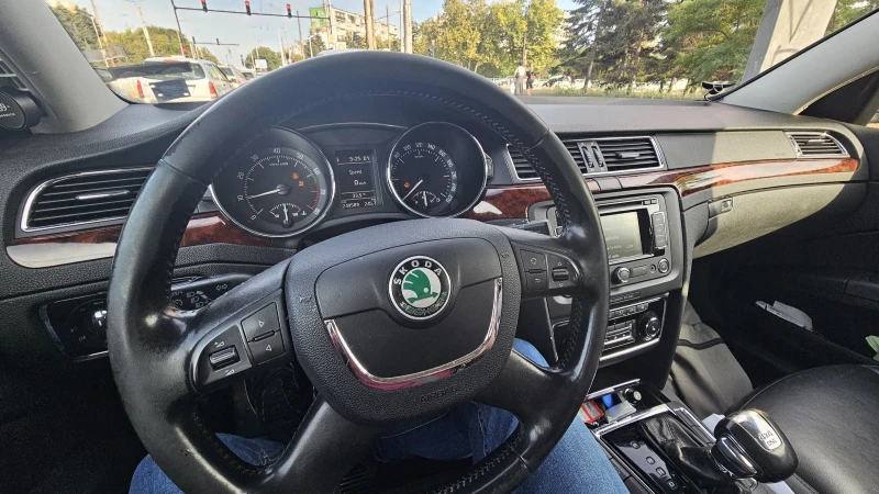 Skoda Superb, снимка 6 - Автомобили и джипове - 47032996