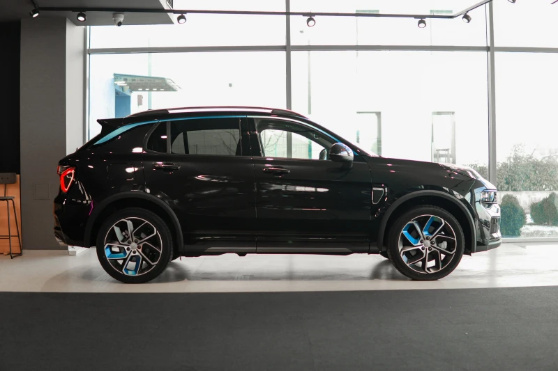 LynkCo 01 Plug-in Hybrid, снимка 14 - Автомобили и джипове - 48763369