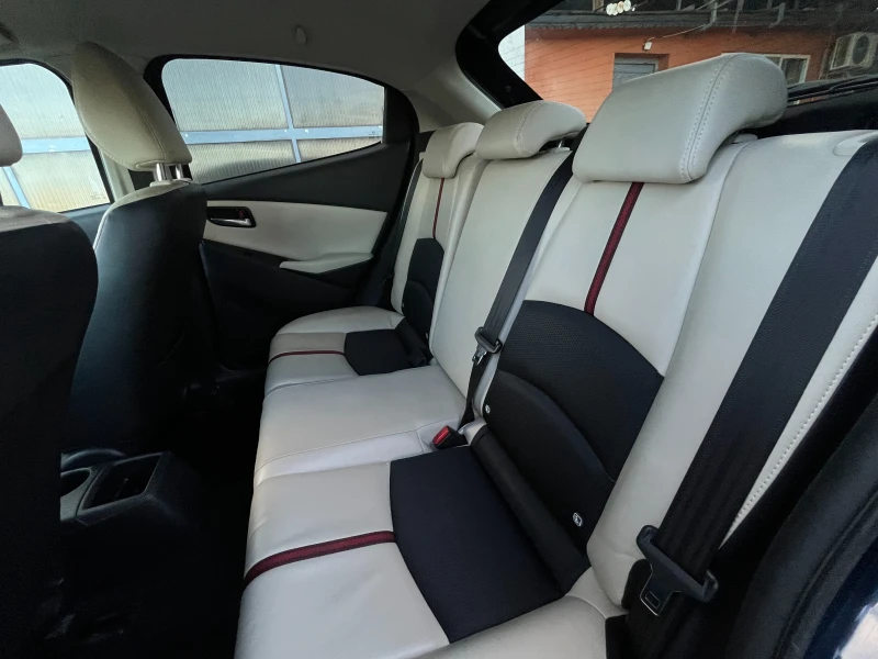 Mazda 2 1.5i SkyG Revolution Euro6B, снимка 11 - Автомобили и джипове - 52173680